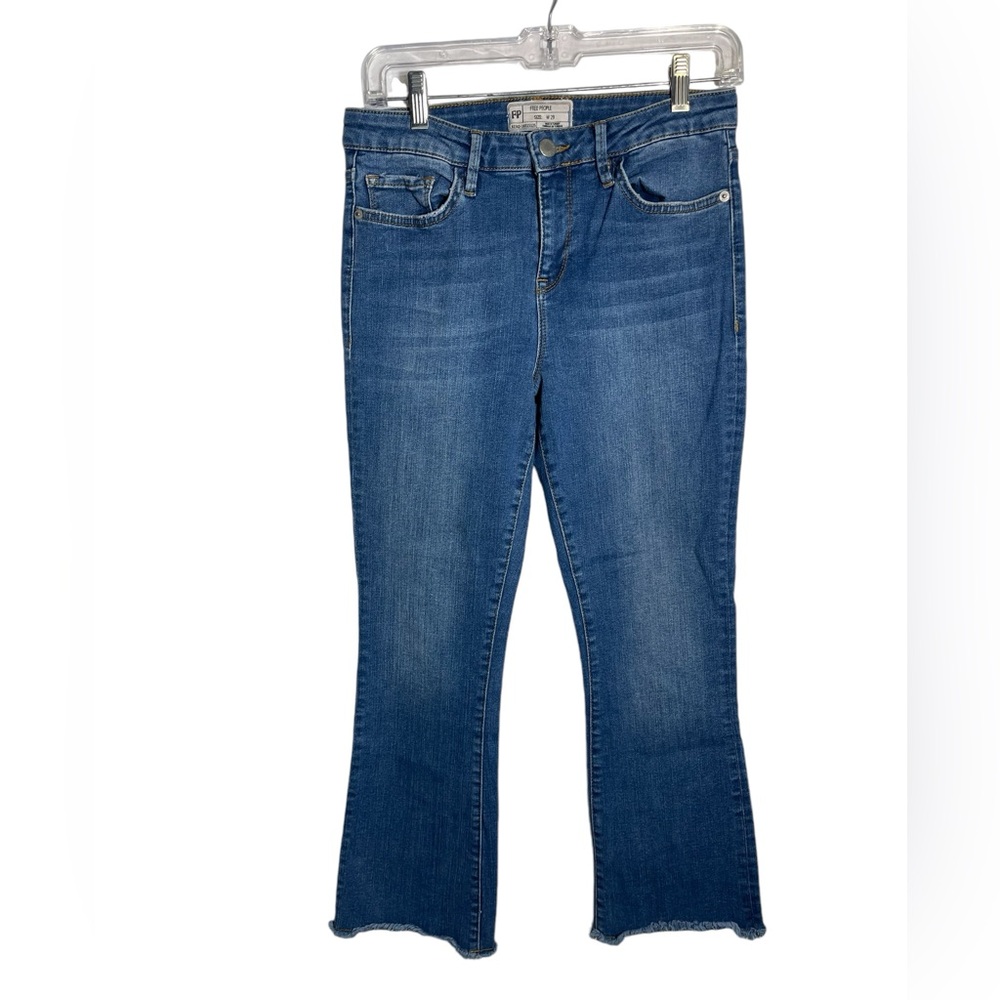 Free People jeans size 29 Straight Leg Cropped Raw Hem‎ Blue Jeans 💙💙